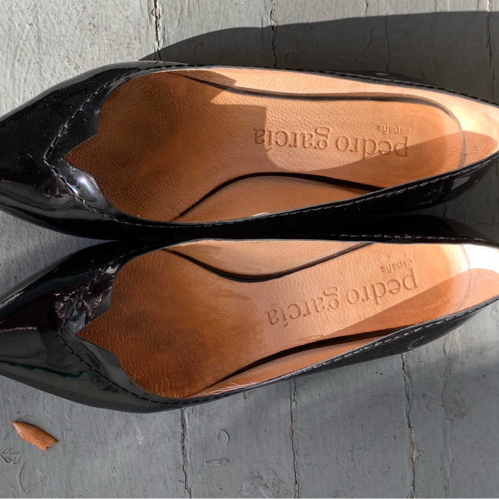 Pedro Garcia Black Patent Leather Pointed Toe Flats
Size EU 38 1/2 - Picture 3 of 10